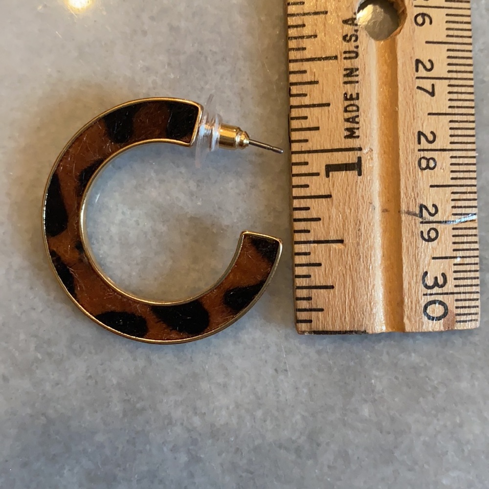 Leopard Inlay Hoop Earrings - Picture 4 of 4